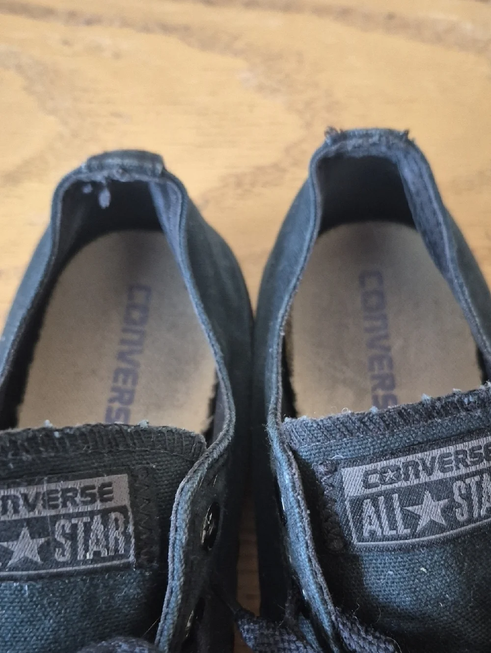 Chuck Taylor Low Top Converse All Black Sz 8M/10W. UNISEX